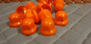 Kryty šroubů kol oranžové