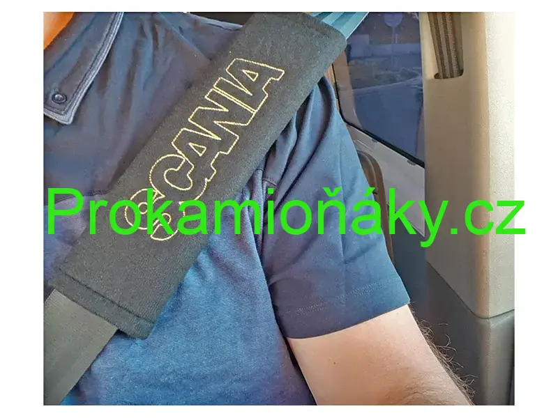 Návlek na bezp. pásy černý s výšivkou