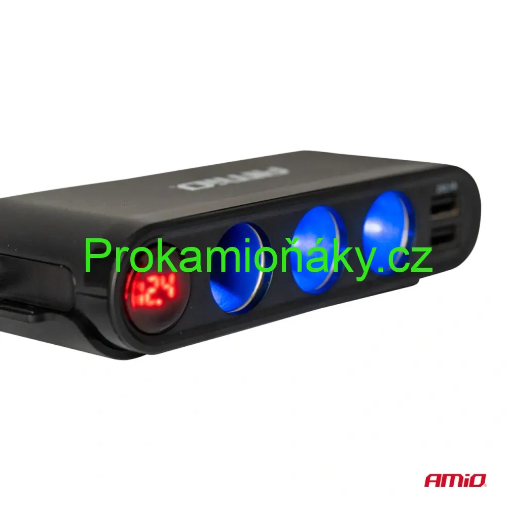 Roztrojka zapalovače s voltmetrem USB-C